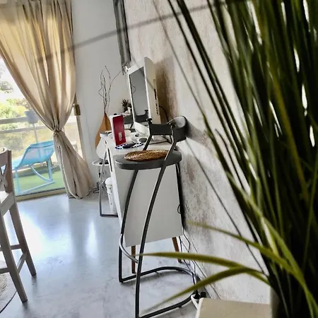 Apartamento Luxurious In 450m From Sea With Terrace And Air Conditioning And Private Parking *