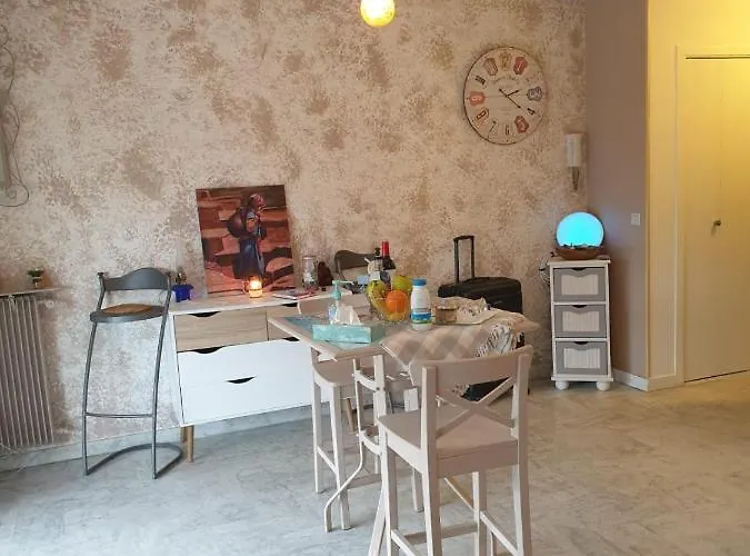 Luxurious In 450m From Sea With Terrace And Air Conditioning And Private Parking Apartamento