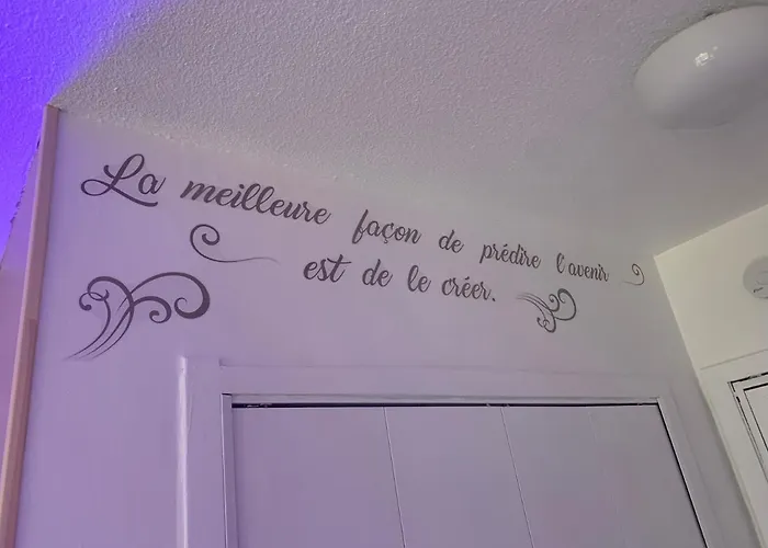 Luxurious In 450m From Sea With Terrace And Air Conditioning And Private Parking Apartamento