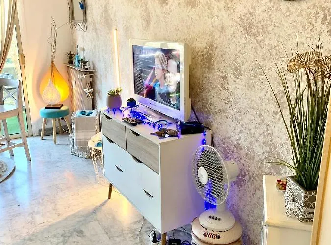 Luxurious In 450m From Sea With Terrace And Air Conditioning And Private Parking Apartamento