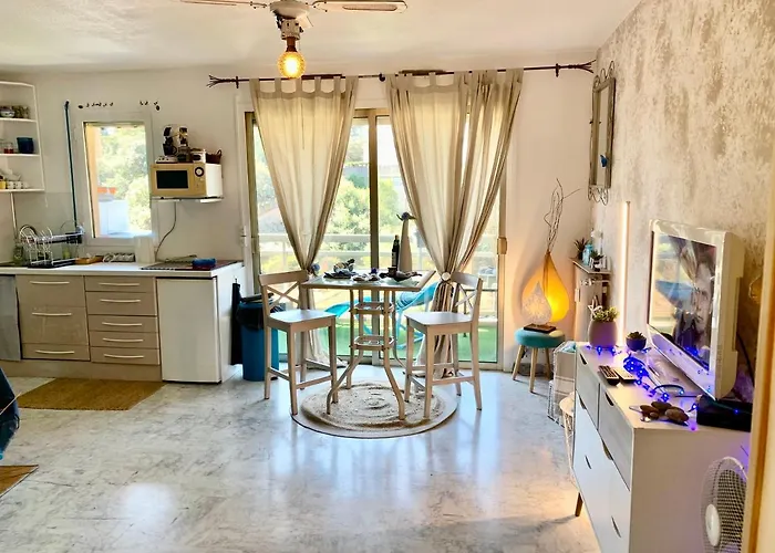 Luxurious In 450m From Sea With Terrace And Air Conditioning And Private Parking Apartamento *